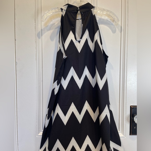 NWOT YOINS Black and White Patterned A-Line Halter Sleeveless Dress - Size L - Picture 2 of 4